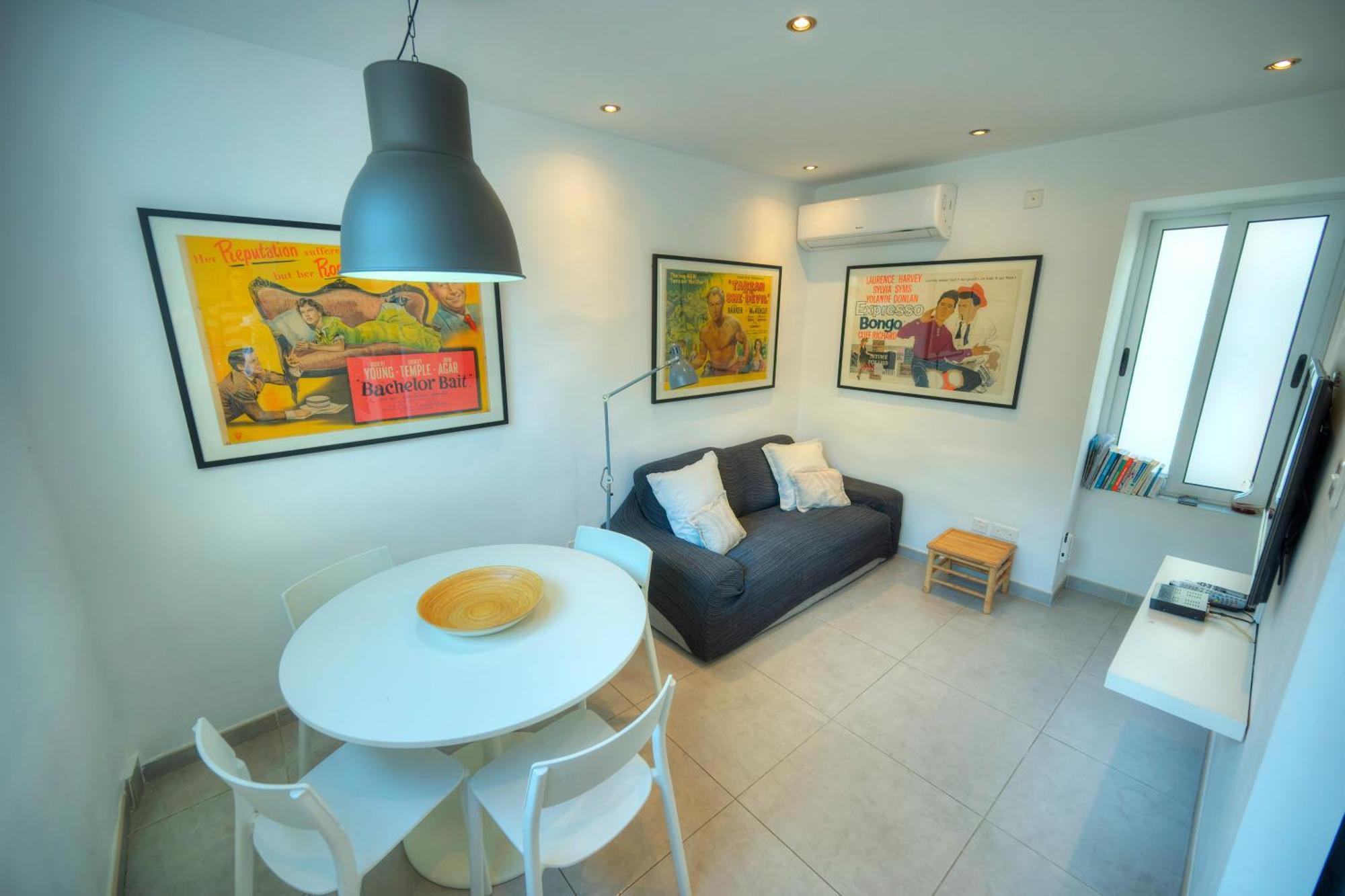 Seaview Sliema 30 Seconds To High Street & Ferry, 2X Double En-Suite Bedrooms, Modern Whole Traditional Townhouse, Kitchen, Living Area, & Roof Terrace Eksteriør bilde