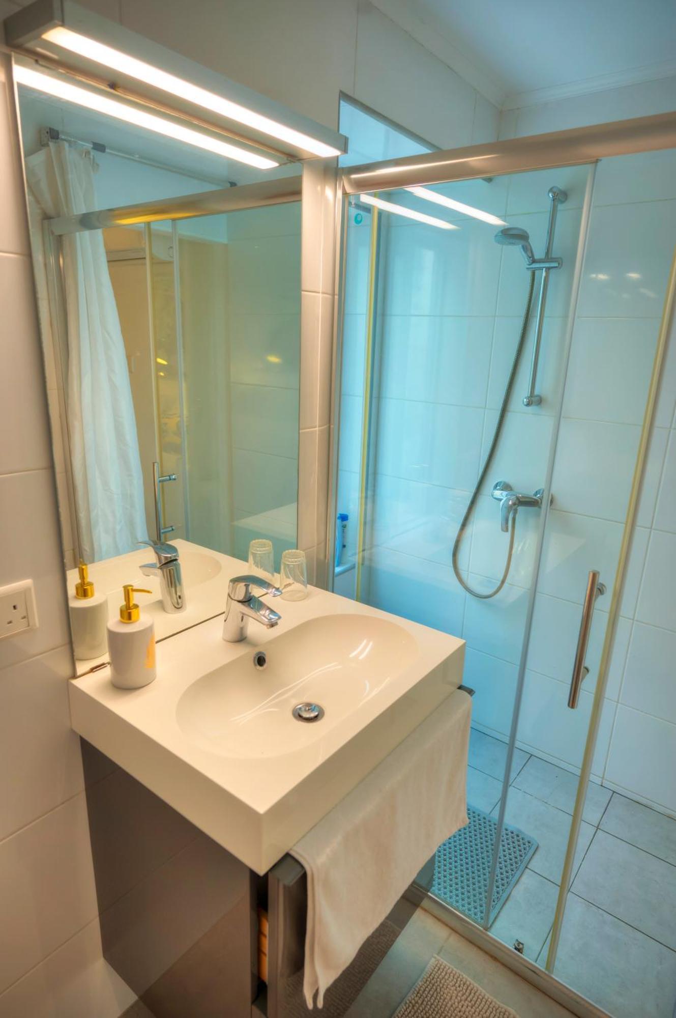 Seaview Sliema 30 Seconds To High Street & Ferry, 2X Double En-Suite Bedrooms, Modern Whole Traditional Townhouse, Kitchen, Living Area, & Roof Terrace Eksteriør bilde